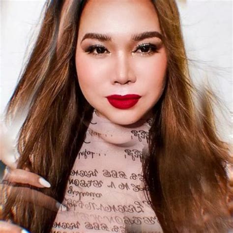 Meet Local Trans Women in Philippines .